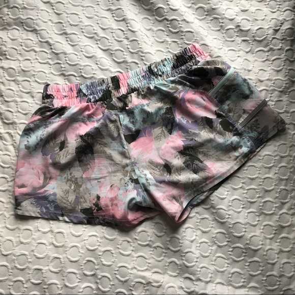Fabletics Shorts with pockets in Secret Garden Print sz. M - Picture 7 of 10